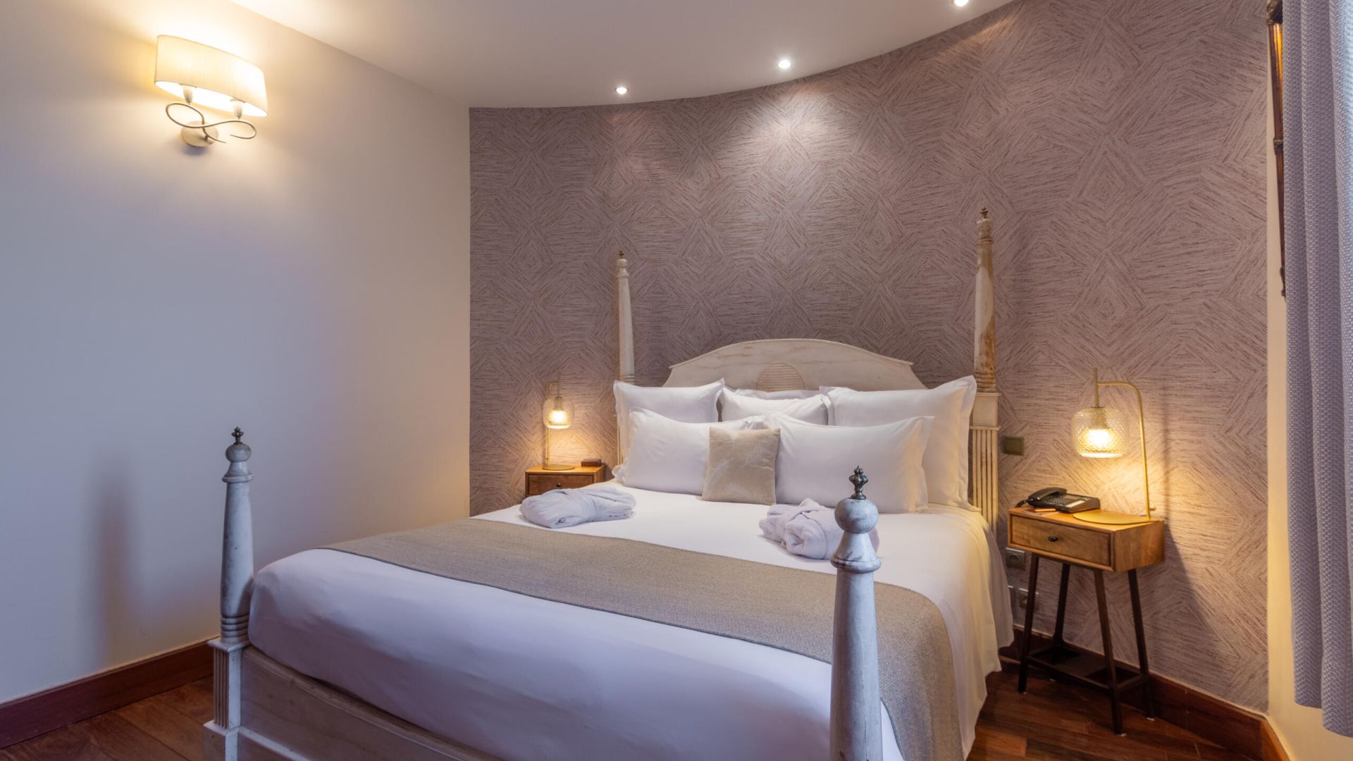 Deluxe Suite, luxury 5-star hotel room in Saint-Florent in Corsica